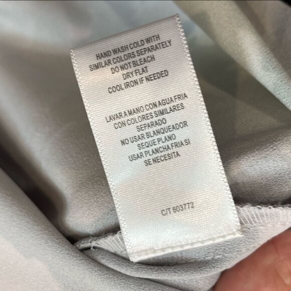 Gabby Skye Floral Printed Bellsleeve Shift Dress - Picture 7 of 7